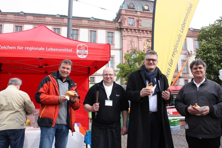 Aktionstag „Grillen“- Bäuerinnen und Bauern im Dialog mit Verbrauchern